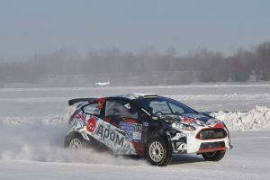 Матрёнин-Ефремов Ford Fiesta в начале гонки. - subarist.ru