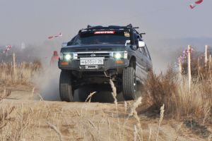 Водитель, извините, Пилот этого Nissan Terrano беспощадно жёг! - subarist.ru